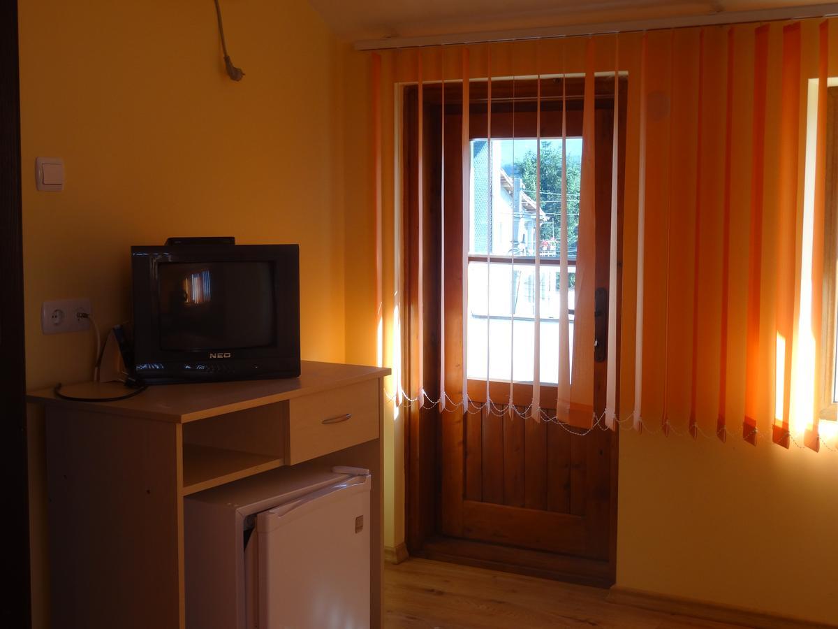 Family Hotel Rose Pavel Banya Exterior photo