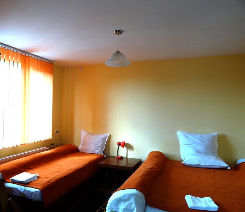 Family Hotel Rose Pavel Banya Exterior photo