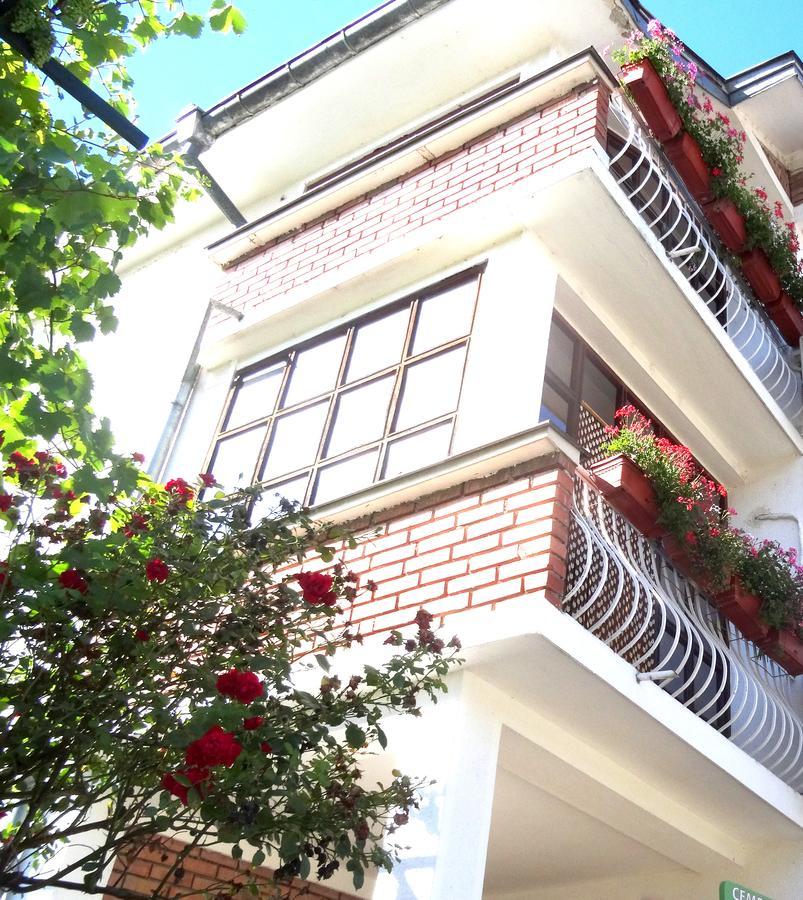 Family Hotel Rose Pavel Banya Exterior photo