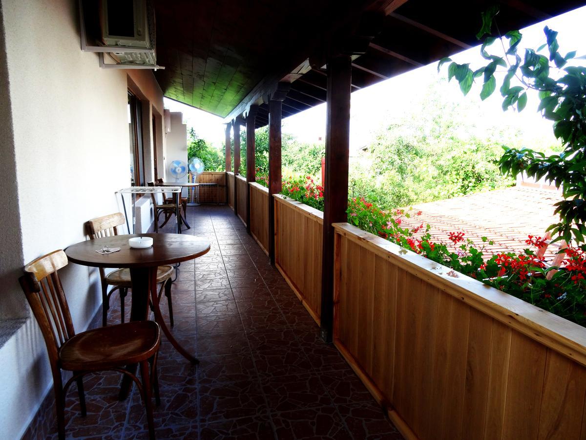 Family Hotel Rose Pavel Banya Exterior photo