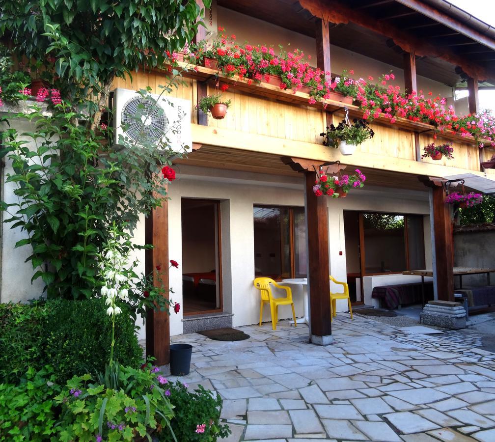 Family Hotel Rose Pavel Banya Exterior photo
